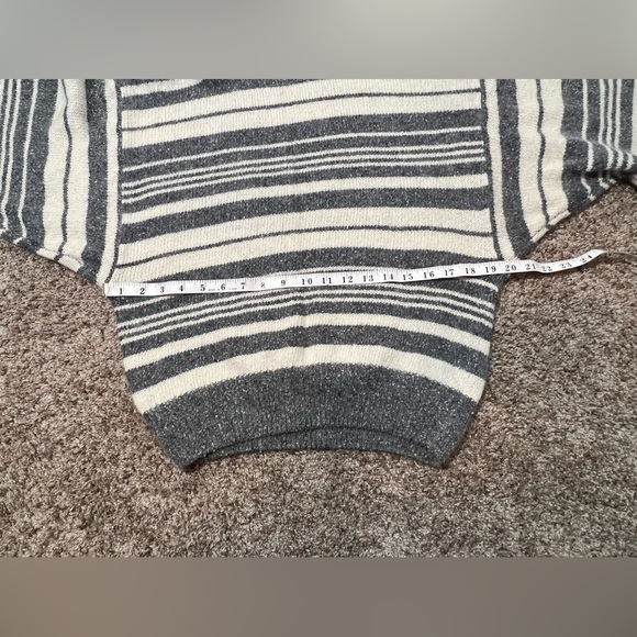 IB Diffusion Sweater Women L Gray White Silk Angora Rabbit Lamb Turtleneck Crop - Picture 5 of 11